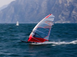 Windsurf, photo by Henry Gressmann via Unsplash