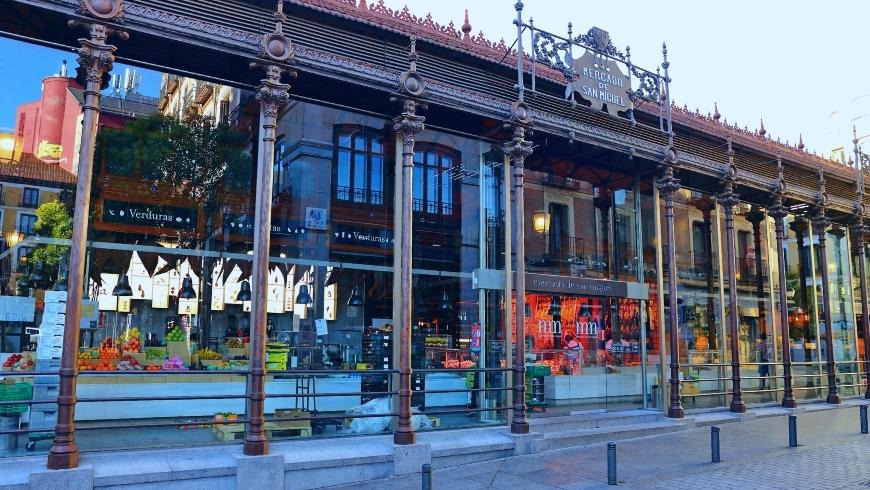 the front facade of the Mercado de San Miguel in Madrid